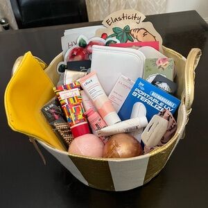BEAUTY BUNDLE! Comes With Basket